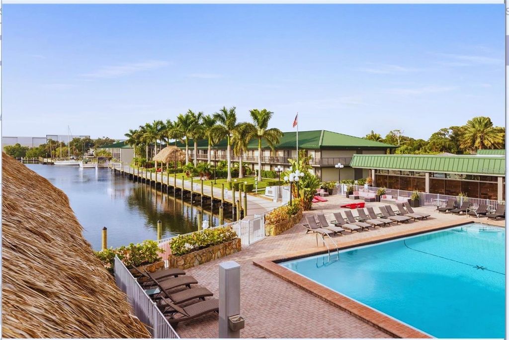 7150 N TAMIAMI TRAIL S-600, SARASOTA, FL 34243 — exterior