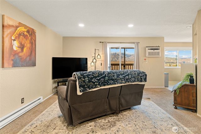 509 2nd Street NE, East Wenatchee, WA 98802