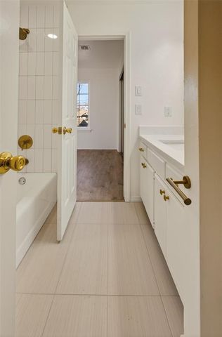 15 Coventry Court, Edmond, OK 73012