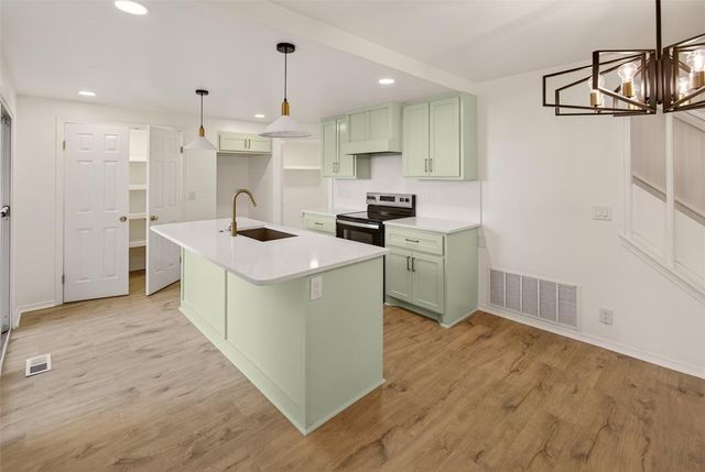 15 Coventry Court, Edmond, OK 73012