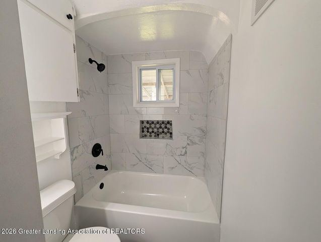 916 Cleo Street, Lansing, MI 48915