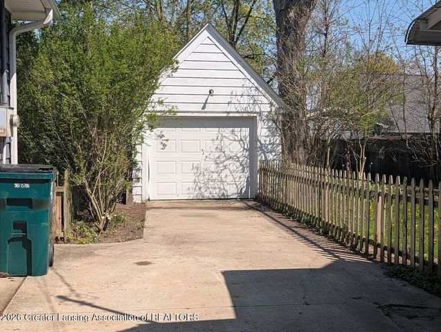 916 Cleo Street, Lansing, MI 48915