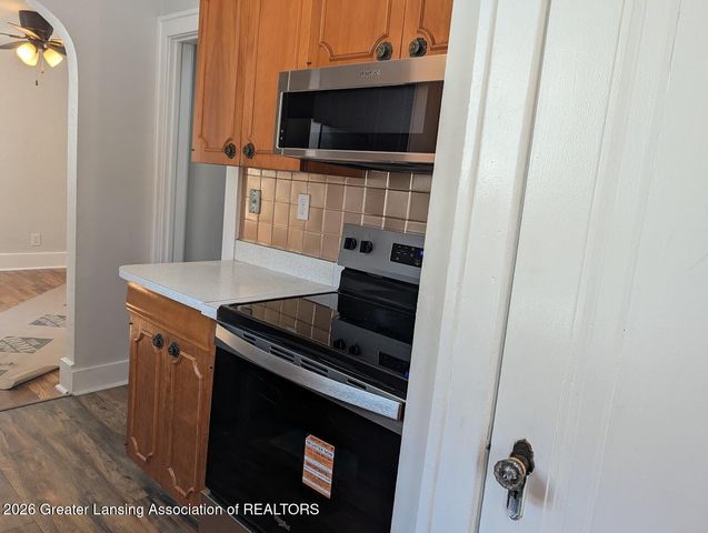 916 Cleo Street, Lansing, MI 48915