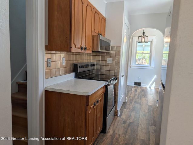 916 Cleo Street, Lansing, MI 48915