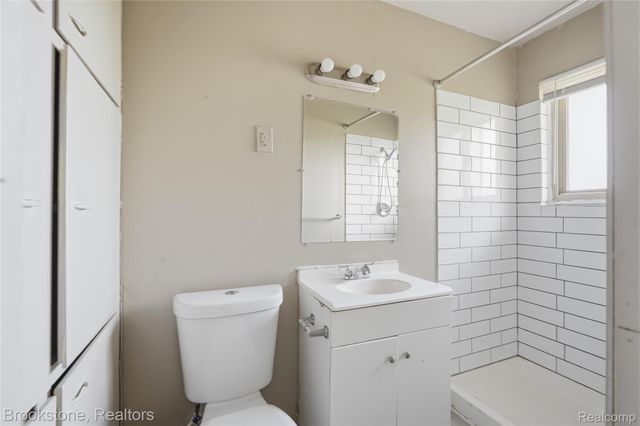 9439 Chalmers Street, Detroit, MI 48213