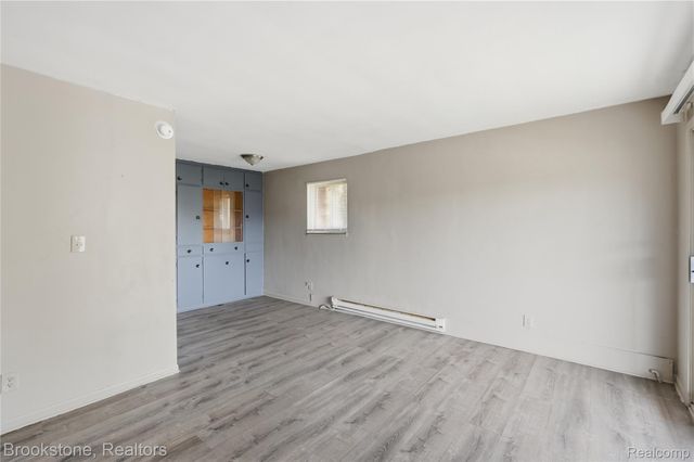 9439 Chalmers Street, Detroit, MI 48213