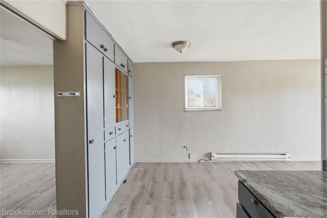 9439 Chalmers Street, Detroit, MI 48213