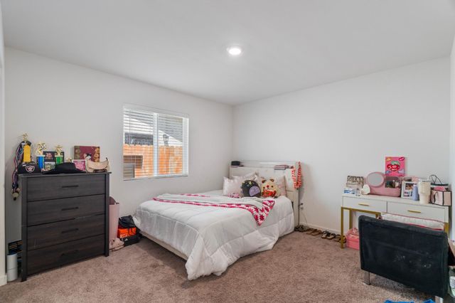 702 Dean Ct, Merced, CA 95341