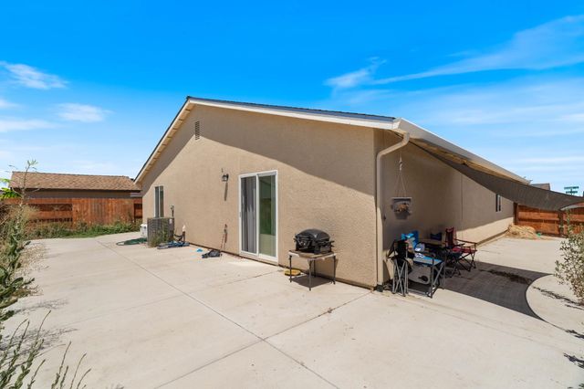 702 Dean Ct, Merced, CA 95341