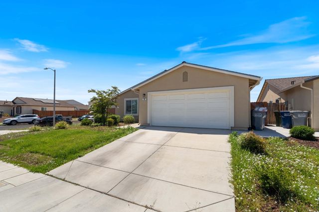 702 Dean Ct, Merced, CA 95341