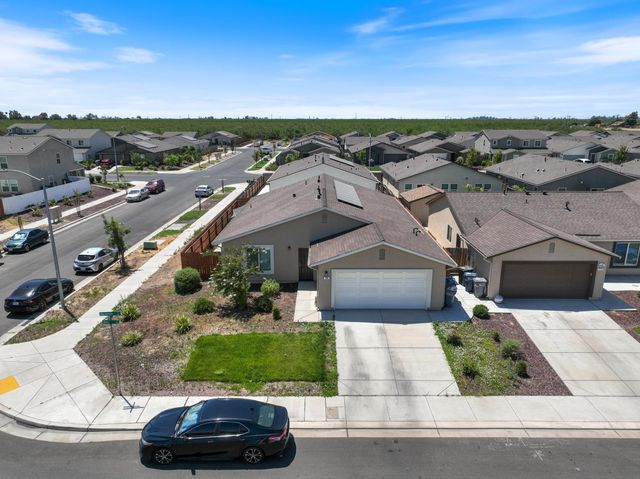 702 Dean Ct, Merced, CA 95341