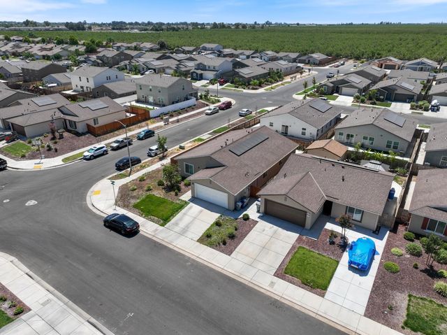 702 Dean Ct, Merced, CA 95341