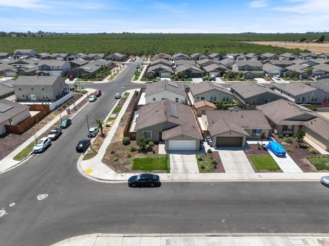 702 Dean Ct, Merced, CA 95341