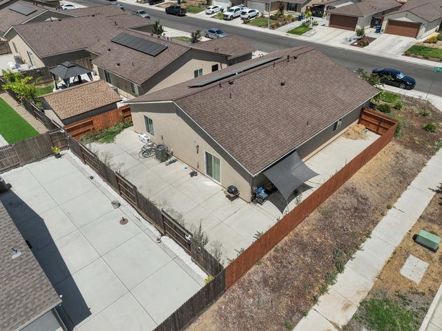 702 Dean Ct, Merced, CA 95341