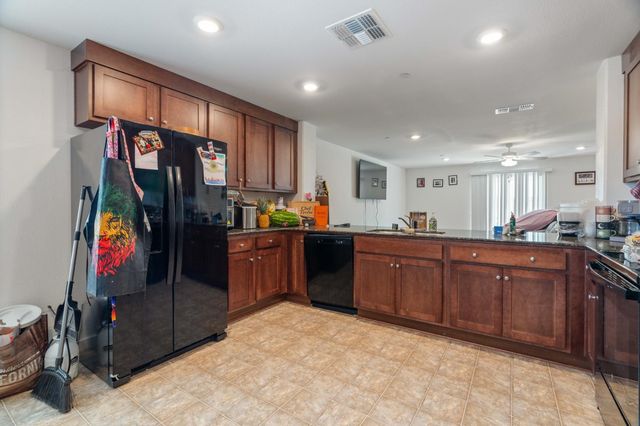 702 Dean Ct, Merced, CA 95341