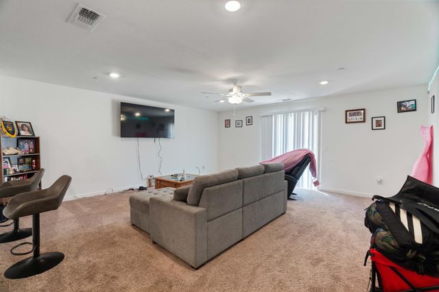702 Dean Ct, Merced, CA 95341
