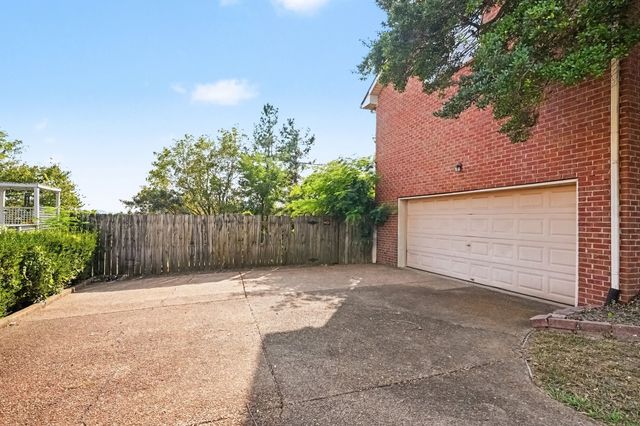 6721 Autumnwood Dr, Nashville, TN 37221