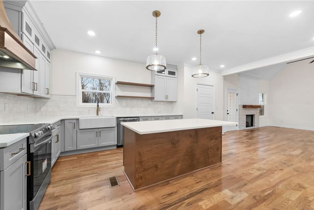 1800 Gholson Rd, Clarksville, TN 37043