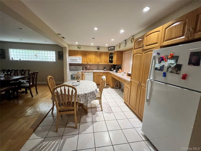 7 Elizabeth Way, Kiamesha Lake, NY 12751