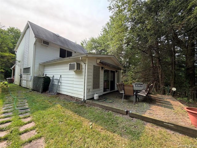 7 Elizabeth Way, Kiamesha Lake, NY 12751