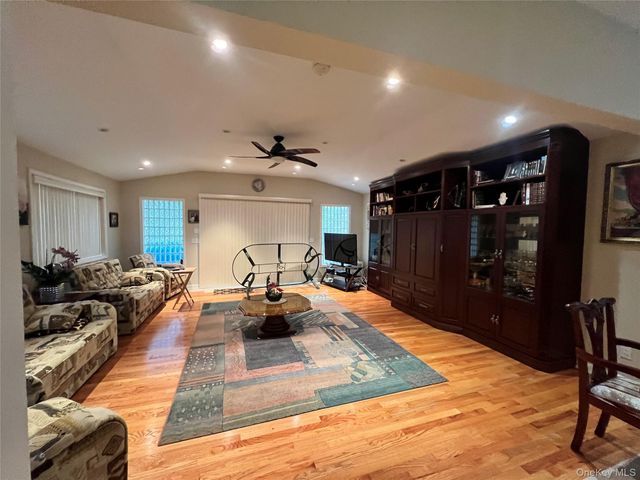 7 Elizabeth Way, Kiamesha Lake, NY 12751
