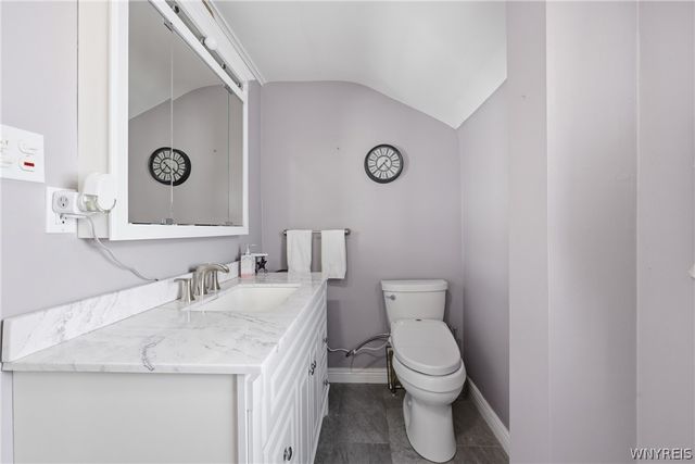 2733 Woodlawn Avenue, Niagara Falls, NY 14301