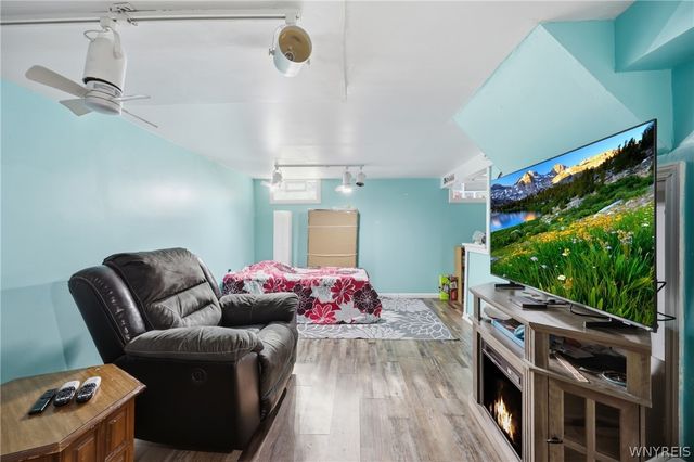 2733 Woodlawn Avenue, Niagara Falls, NY 14301