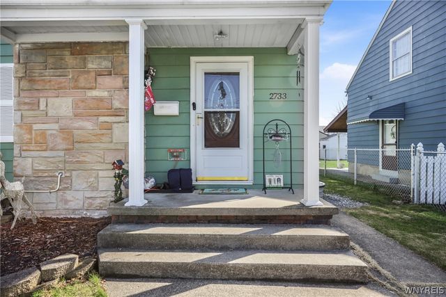 2733 Woodlawn Avenue, Niagara Falls, NY 14301