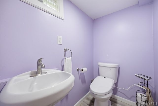 2733 Woodlawn Avenue, Niagara Falls, NY 14301