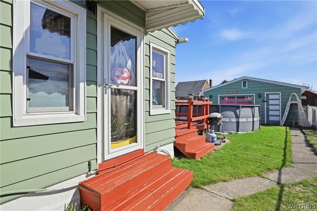 2733 Woodlawn Avenue, Niagara Falls, NY 14301