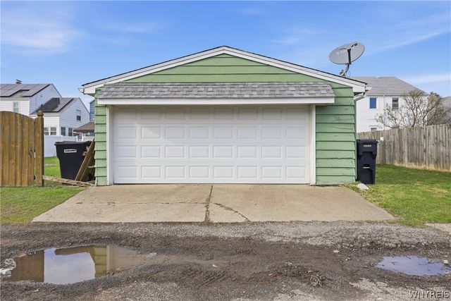 2733 Woodlawn Avenue, Niagara Falls, NY 14301