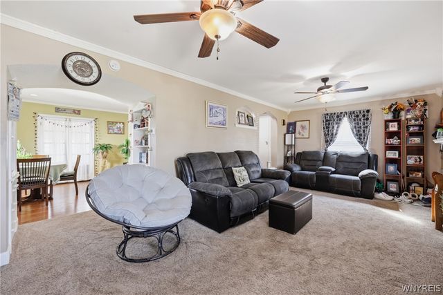 2733 Woodlawn Avenue, Niagara Falls, NY 14301