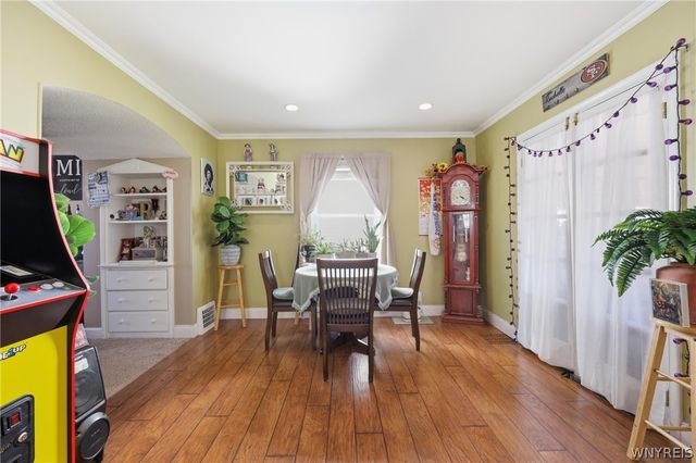 2733 Woodlawn Avenue, Niagara Falls, NY 14301