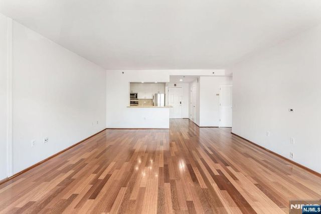 2305 City Place, Edgewater, NJ 07020