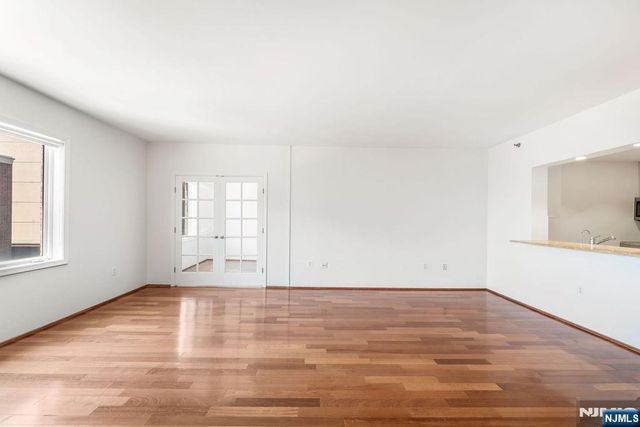 2305 City Place, Edgewater, NJ 07020