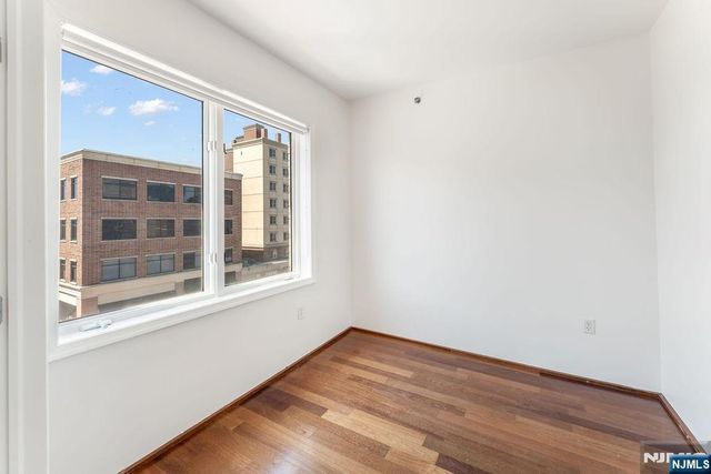 2305 City Place, Edgewater, NJ 07020