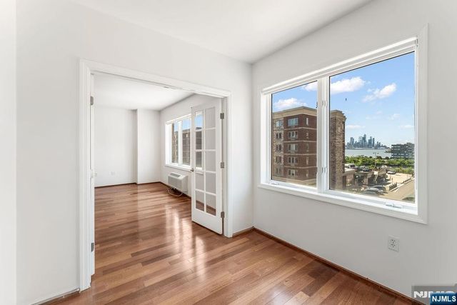 2305 City Place, Edgewater, NJ 07020