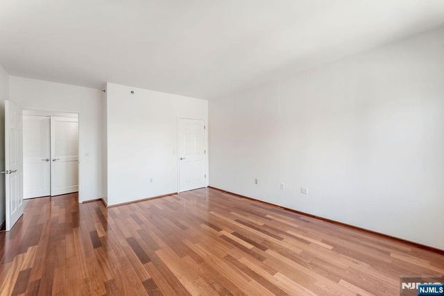 2305 City Place, Edgewater, NJ 07020