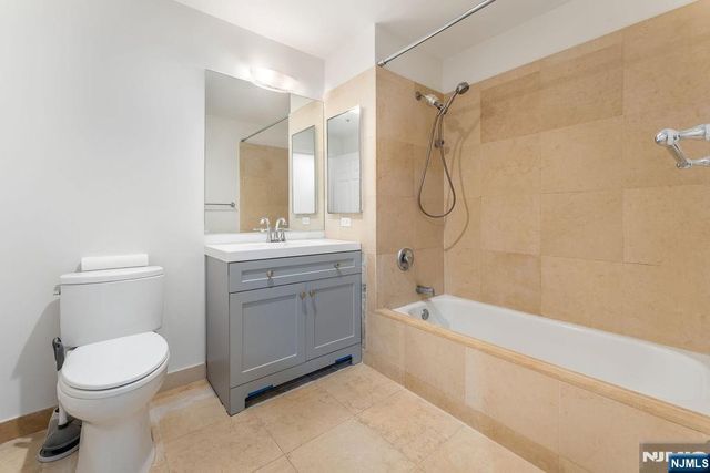 2305 City Place, Edgewater, NJ 07020