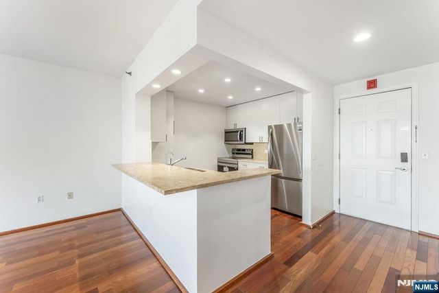 2305 City Place, Edgewater, NJ 07020