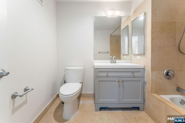 2305 City Place, Edgewater, NJ 07020
