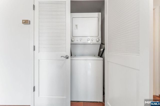 2305 City Place, Edgewater, NJ 07020