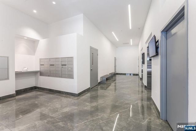 2305 City Place, Edgewater, NJ 07020