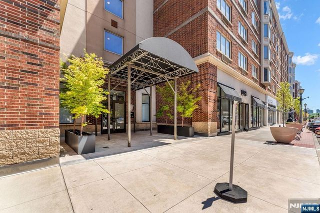 2305 City Place, Edgewater, NJ 07020