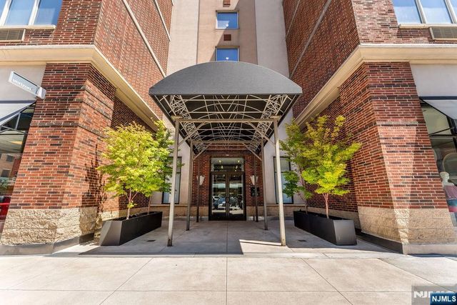 2305 City Place, Edgewater, NJ 07020