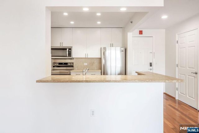 2305 City Place, Edgewater, NJ 07020