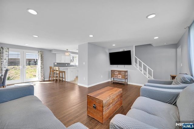 30 Campbell Street, Waldwick, NJ 07463