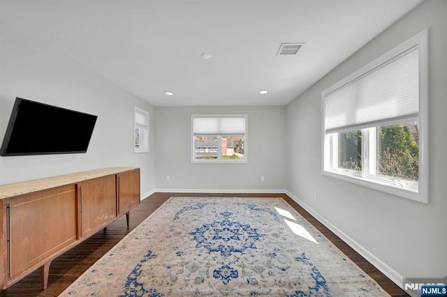 30 Campbell Street, Waldwick, NJ 07463