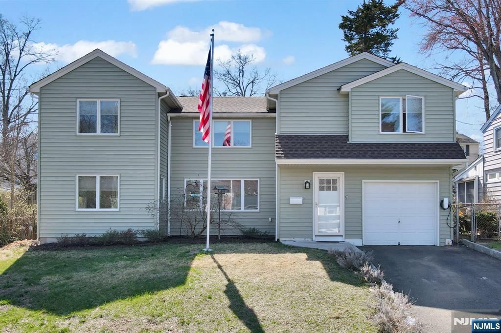 30 Campbell Street, Waldwick, NJ 07463