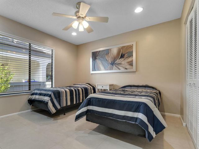10088 Laurelwood Place, Boynton Beach, FL 33437